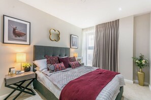 3 bedrooms, desk, travel cot, free WiFi - * NETFLIX* Chic & Modern 3 Double Bedrooms near Ldn Bridge Stn - have parking (London)