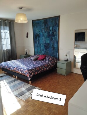 6 bedrooms, iron/ironing board, WiFi, bed sheets