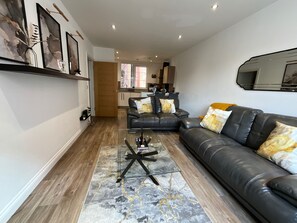 Apartment | Living area | TV