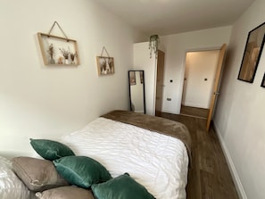 Apartment | 2 bedrooms, iron/ironing board, free WiFi, bed sheets - City Retreat Birmingham - Modern 2 Bed Apartment (Birmingham)