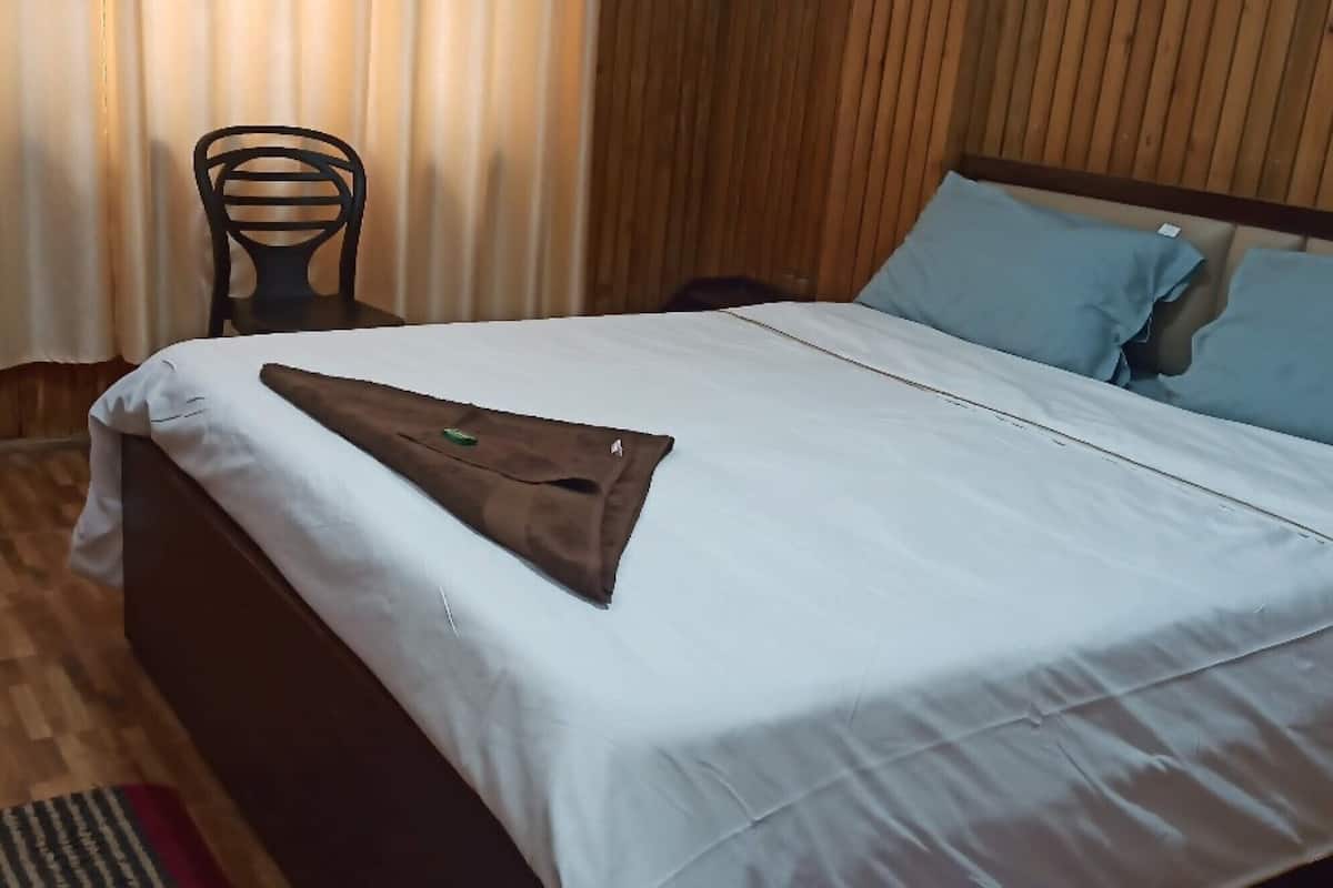 Soundproofing, free WiFi, bed sheets