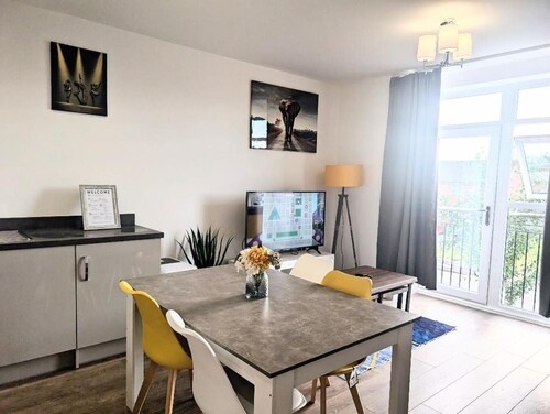 Rugby - Apartment - Sleeps 4 - Parking