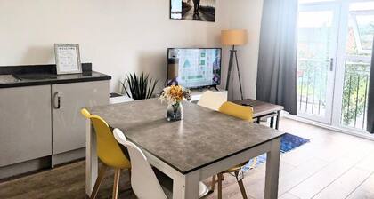 Rugby - Apartment - Sleeps 4 - Parking