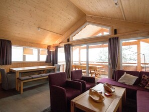 Chalet | Dining