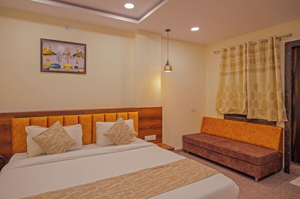 Luxury Double Room, Balcony, City View | Free WiFi - Hotel Dream Inn (Sanwer)