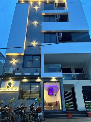 Front of property - Hotel Dream Inn (Sanwer)