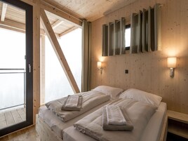 4 habitaciones, muebles diferentes y ropa de cama 