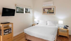 1 bedroom, desk, iron/ironing board, WiFi