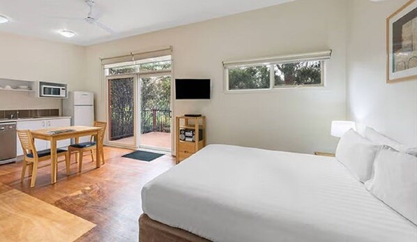 1 bedroom, desk, iron/ironing board, WiFi