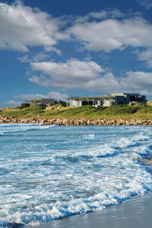Luxury Double or Twin Room, Ocean View | Egyptian cotton sheets, premium bedding, free minibar, in-room safe - GweGwe Beach Lodge (Ngquza Hill)
