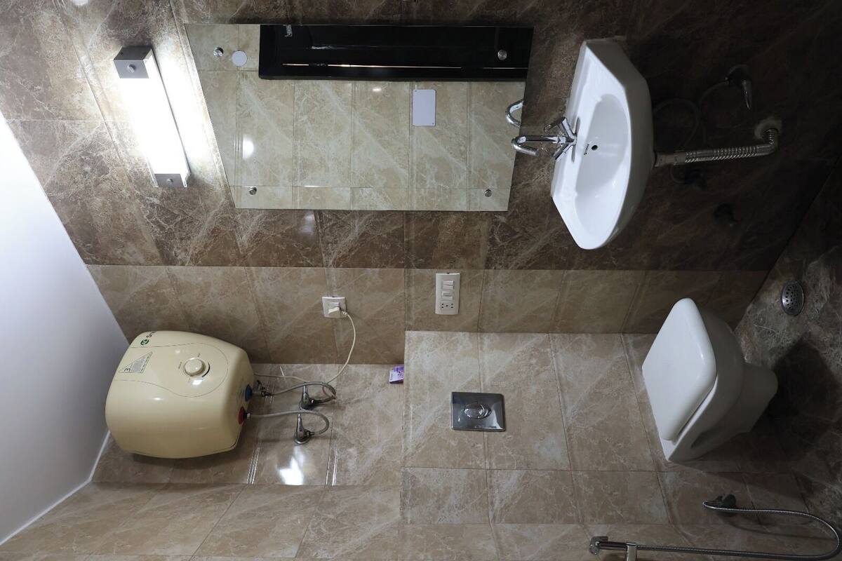 A bathroom with a toilet, bidet, and sink.