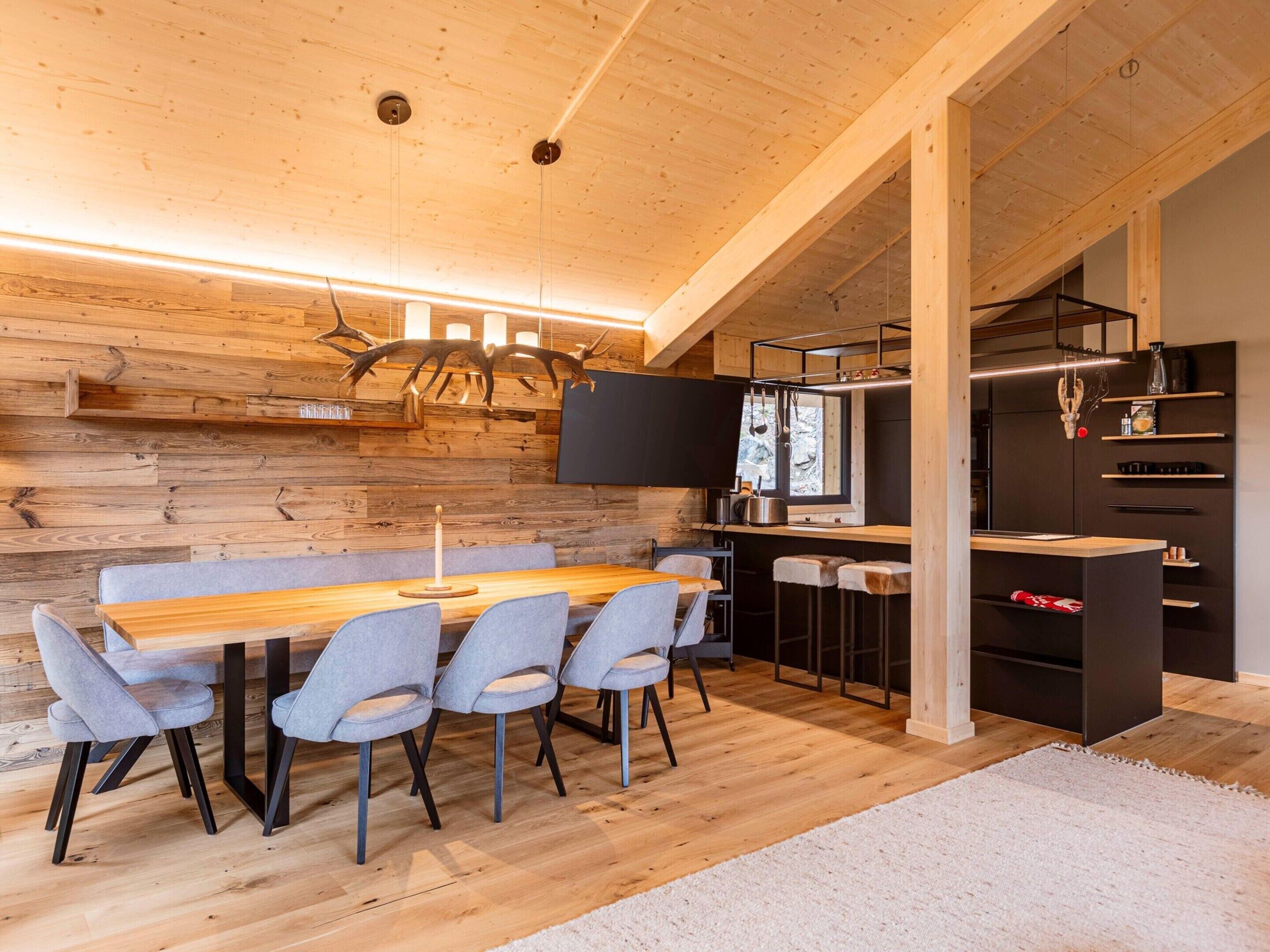 Chalet | Dining