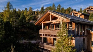 A wooden cabin with a balcony, surrounded by dense forest. - Chalet in Turracher Hohe Near Ski Slopes (Stadl-Predlitz)