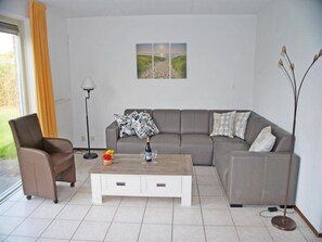 House | Living area - Bungalow Near Breskens Beach and Lighthouse (Breskens)