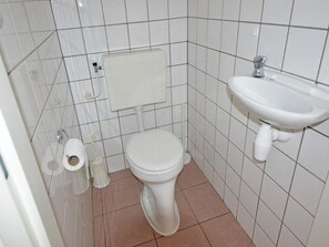 House | Bathroom - Bungalow in Breskens Near the Beach (Breskens)