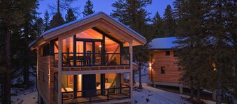 Charming Chalet With hot tub on Balcony