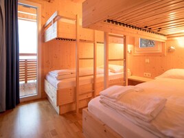 Chalé | 6 quartos, individualmente mobiliados, roupa de cama