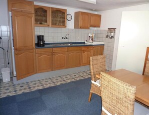 Private kitchen - Holiday Home in Breskens Near the Beach (Breskens)