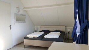 House | 3 bedrooms, individually furnished - Bungalow in Breskens Near Beach and Sea (Breskens)