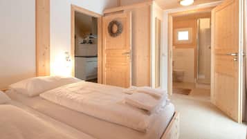 5 bedrooms, individually furnished, bed sheets