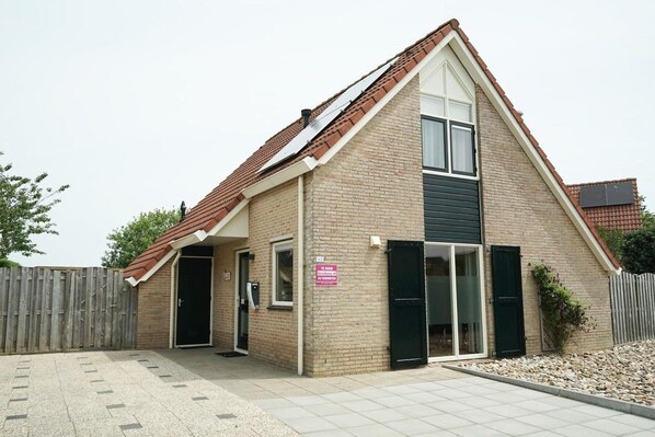 House | Exterior - Peaceful Coastal Bungalow (Breskens)