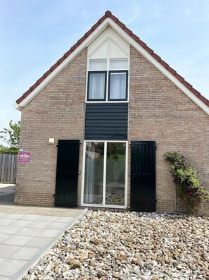 Exterior - Peaceful Coastal Bungalow (Breskens)