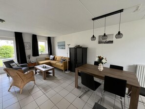 Dining - Bungalow in Breskens Near Beach & Pool (Breskens)