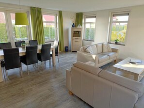 House | Living room - Pet-loving Stay With Garden (Breskens)