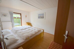 House | 3 bedrooms, individually furnished - Holiday Home in Breskens Near Beach (Breskens)