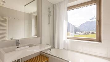 Apartment | Bathroom