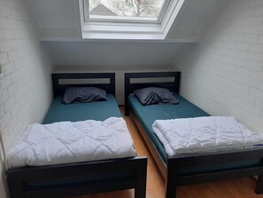 2 bedrooms, individually furnished - Cozy House in Breskens Near Scenic Beaches (Breskens)
