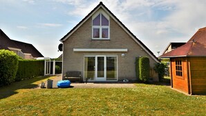 House | Exterior - Lively Bungalow on the Water (Breskens)