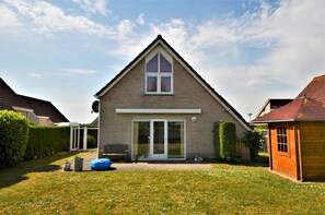 House | Exterior - Lively Bungalow on the Water (Breskens)