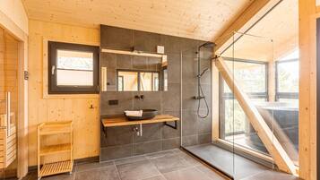 Chalet | Bathroom | Bathtub