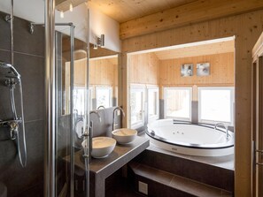 Chalet | Bathroom