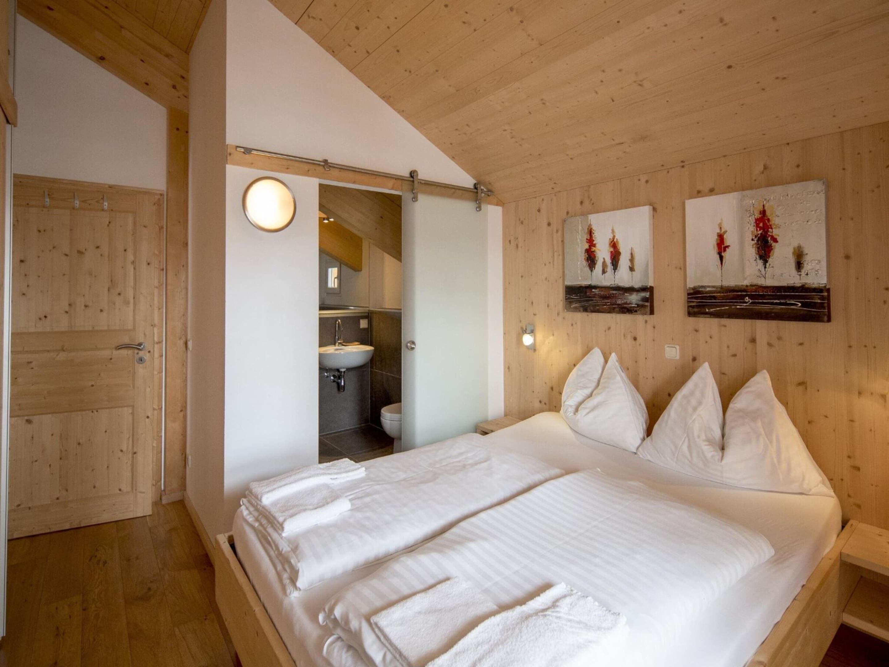 Chalet | 4 bedrooms, individually furnished, bed sheets