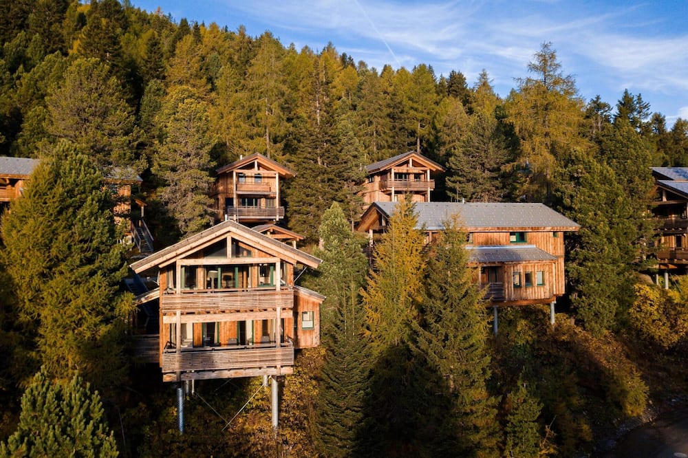Modern Cottage With Whirlpool