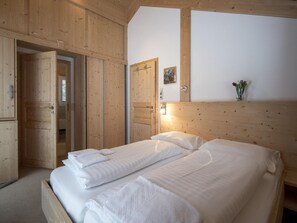 Chalet | 5 habitaciones, muebles diferentes y ropa de cama 