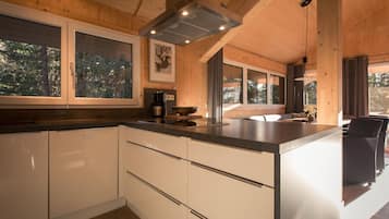 Chalet | Private kitchen | Electric kettle, toaster