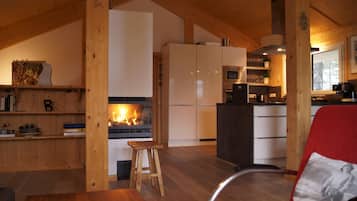 Chalet | Private kitchen | Electric kettle, toaster