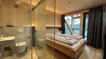 4 habitaciones, muebles diferentes y ropa de cama
