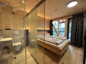 Chalé | 4 quartos, individualmente mobiliados, roupa de cama