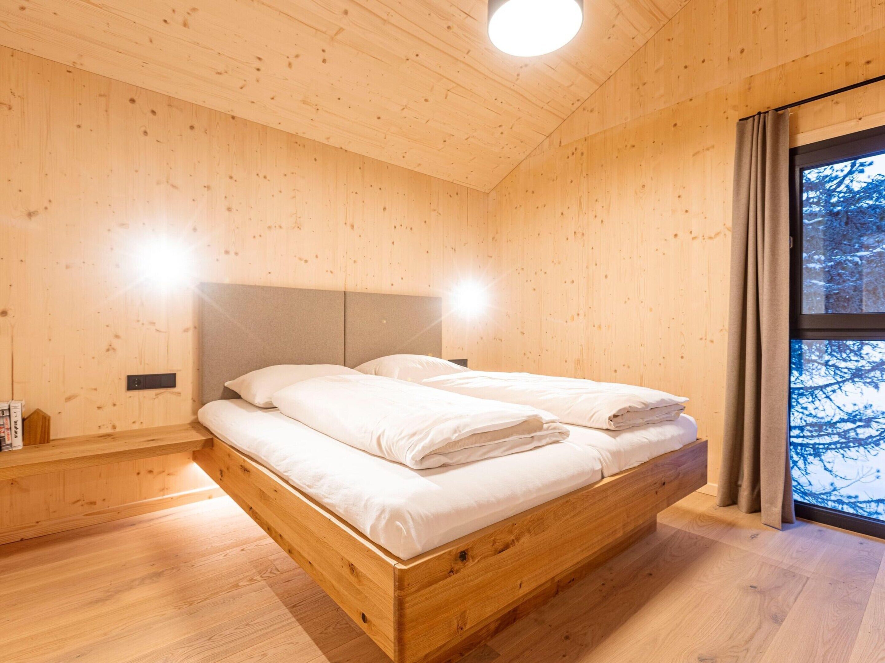 4 habitaciones, muebles diferentes y ropa de cama 