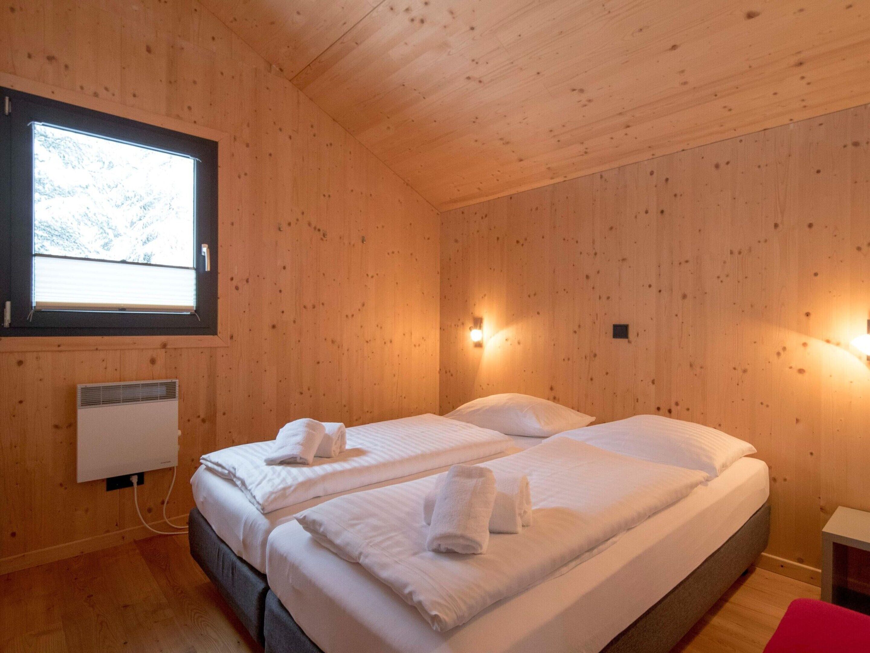 4 habitaciones, muebles diferentes y ropa de cama 