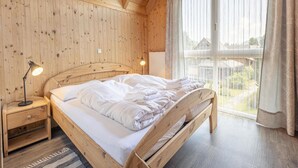 1 bedroom, individually furnished, bed sheets - Attractive Studio With Balcony (Sankt Georgen am Kreischberg)