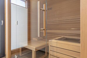 Apartment | Bathroom | Bathtub - Premium Apartment With Sauna (Haus)