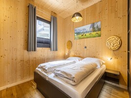 4 habitaciones, muebles diferentes y ropa de cama 