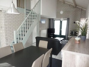 House | Dining - Holiday Home in Schoneveld With Garden (Breskens)