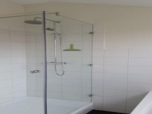 House | Bathroom - Holiday Home in Breskens Near the Beach (Breskens)