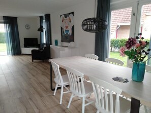 House | Dining - Bungalow in Breskens Near Beach and Dunes (Breskens)
